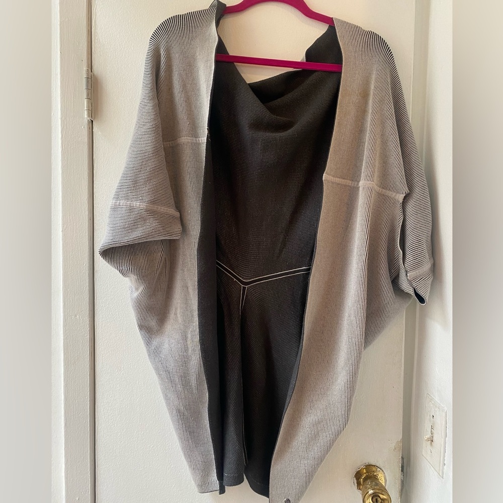 lululemon athletica Black and Gray Open Poncho